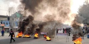 निषेधाज्ञाकाबीच बर्दिबासमा प्रदर्शन, सवारीसाधन बन्द हुँदा यात्रुलाई सास्ती