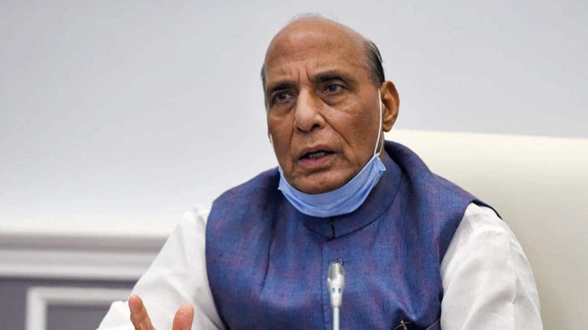 भारतीय रक्षामन्त्री भन्छन्- ‘नेपाल र भारतबीच दाजुभाइकाे जस्ताे सम्बन्ध छ, शत्रुता कल्पना पनि गर्न सकिन्‍न’