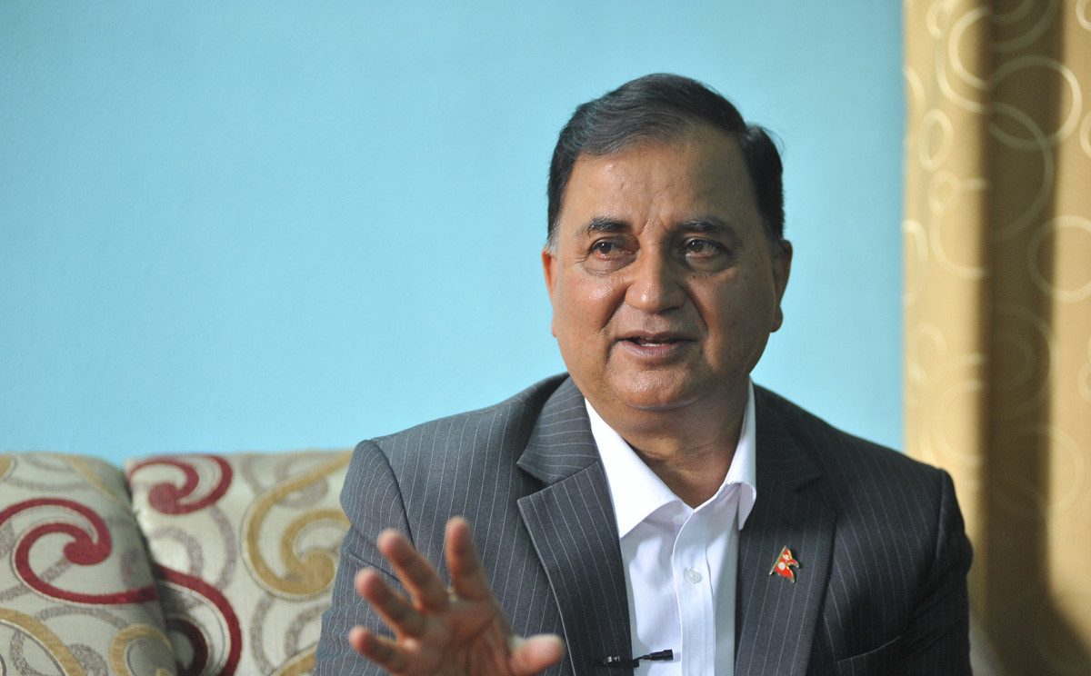 ओली-नेपाल मिल्न नदिन मध्यरातसम्म खटिन्छन् ईश्वर पोखरेल