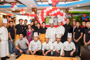 दुबईमा १८ साल काम गरेको अनुभब आफ्नै देशमा प्रयोग,२ वर्षमा ५ ओटा साखा (‘सेफ्स बर्गर’)