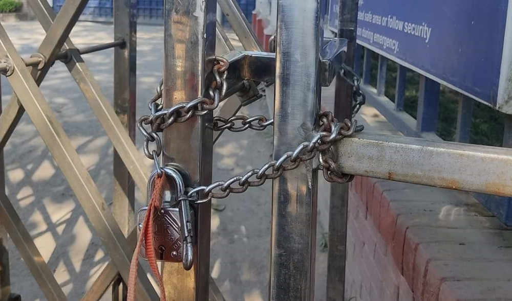 प्रदूषण गरेको भन्दै स्थानीयले लगाए चौधरी उद्योगमा ताला