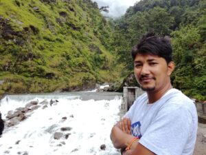 यिनै हुन् जनताको सेवा गर्दागर्दै मृत्यु भएका इन्जीनियर अर्जुन थापा, जस्ले पहिलो सन्तान जन्मँदा घर आउँछु भनेका थिए, मुखै हेर्न नपाई बिते