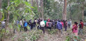 चारकोसे जंगलमा रुखको जराभित्र भेटियो शव
