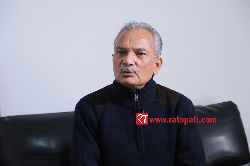प्रकाश सपुतलाइ धन्यवाद भनौ,गीतले जनयुद्धको विरोध गरेको छैन : बाबुराम भट्टराई