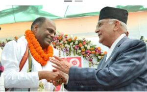 वीरगञ्ज महानगरपालिकाका मेयर विजय सरावगी सहित ४ जना वडाध्यक्ष एमाले प्रवेश, ओलीले गरे स्वागत