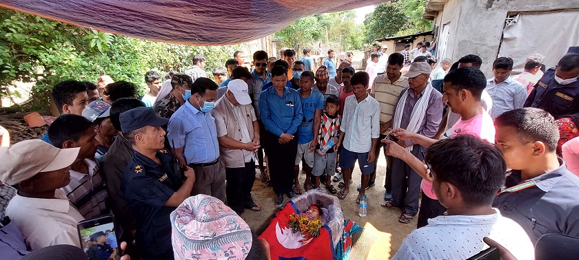 सञ्जुको पार्थिव शरीरमा राष्ट्रिय झण्डा ओढाएर सम्मान