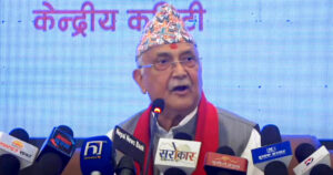 विचरा कांग्रेस माया लाग्छ, लौरो टेकेर पनि अडिन सकेको छैन : ओली