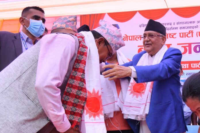 माधव नेपाललाई धक्का, एमालेमै फर्किए यी दुई पूर्वमन्त्री,ओलीको संदेश सबै फर्कनु होला