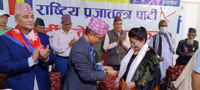 राप्रपा प्रवेश गर्नेको लर्को, सांसददेखि पूर्वएआइजीसम्मले लगाए टिका