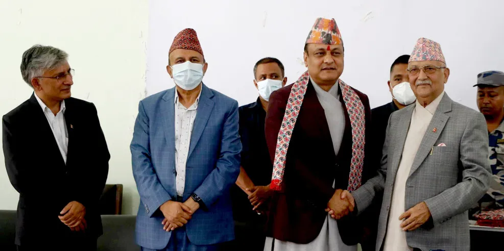 सांसद ‘अपहरण’मा ओलीलाई सघाएका पूर्वमहानिरीक्षक सर्वेन्द्र खनाल एमाले प्रवेश