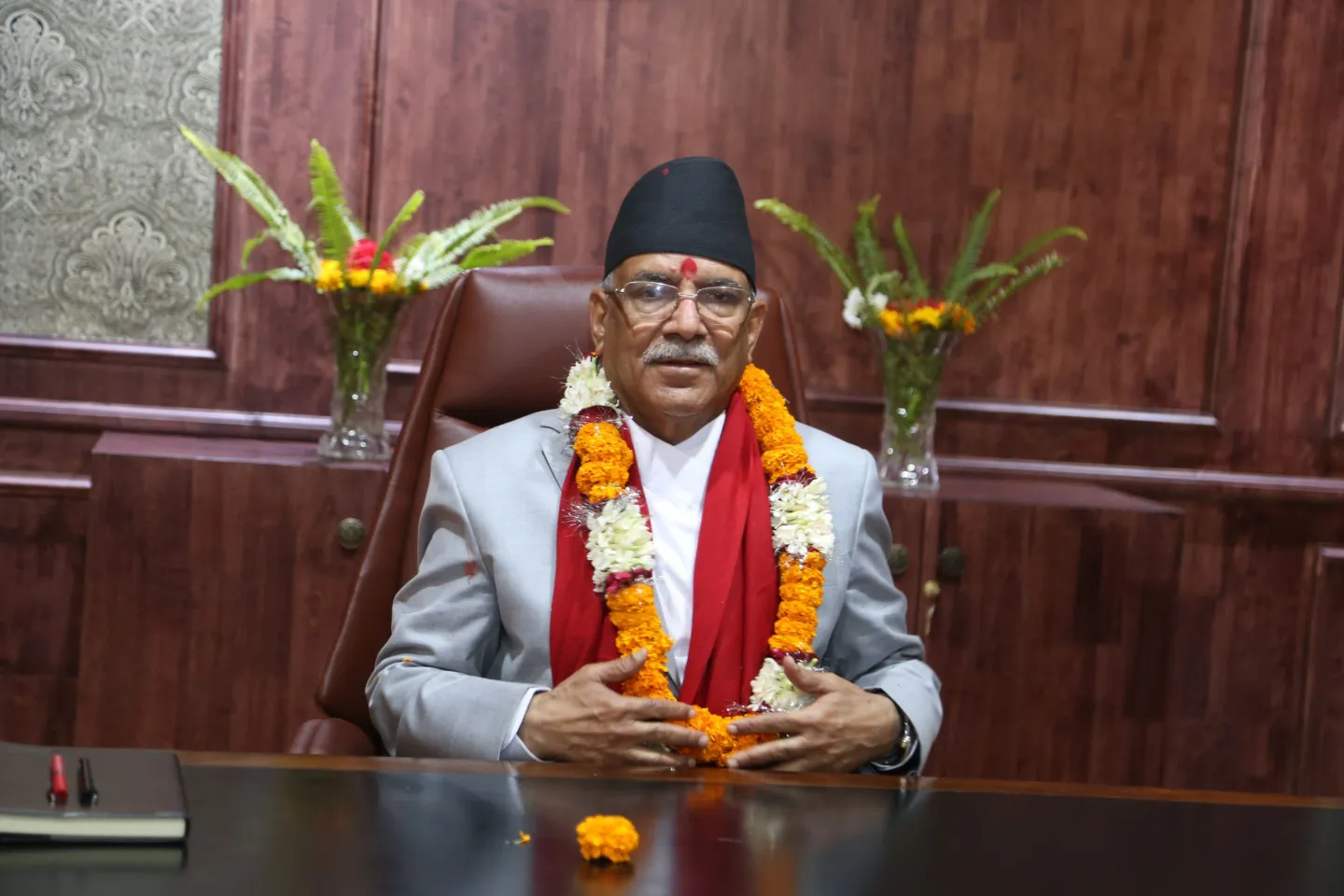 प्रचण्ड पावर्:प्रचण्डले घुमाए फोन, अर्थमन्त्री पौडेलको पसिना छुट्यो