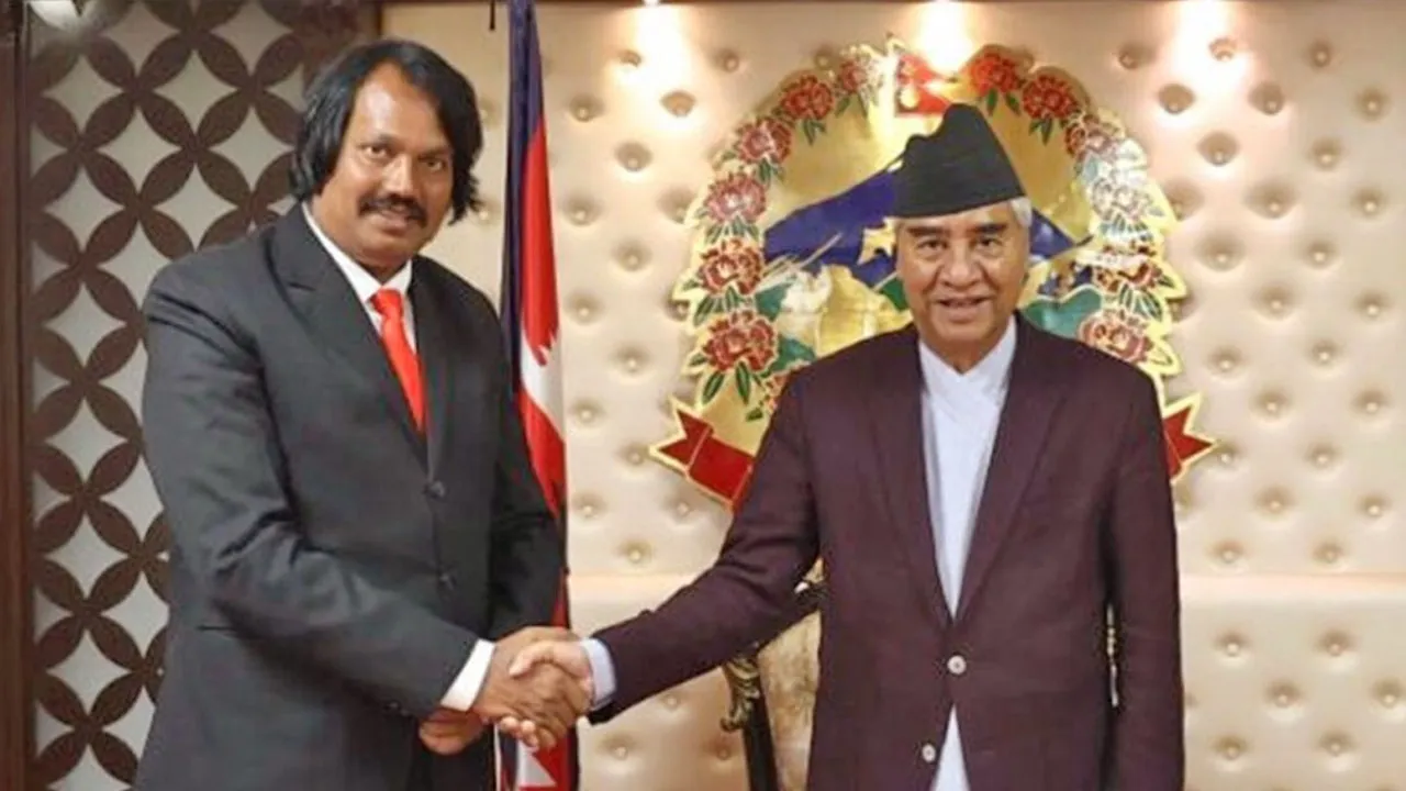 राजनीतिको बाटो देखाएका ओलीलाइ गाली गर्दै देउवा सग किन तसिदै छन् सिके राउत ? भारतको स्वार्थ पुरा त हुदै छैन ?